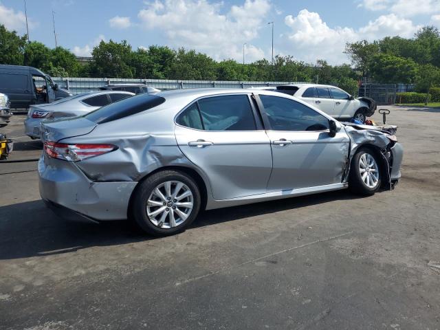 4T1L11AK9LU317459 - 2020 TOYOTA CAMRY LE SILVER photo 3