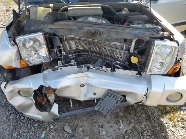 1J8HG48K57C646986 - 2007 JEEP COMMANDER Srebrny zdjęcie 12