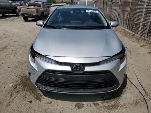 5YFB4MDE3SP283500 - 2025 TOYOTA COROLLA LE Silber Foto 5
