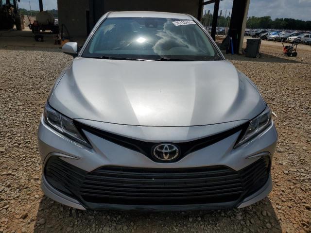 4T1C11AK8MU453230 - 2021 TOYOTA CAMRY LE SILVER photo 5