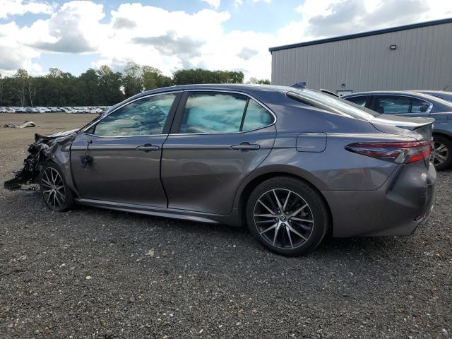 4T1G11AK6NU691175 - 2022 TOYOTA CAMRY SE GRAY photo 2
