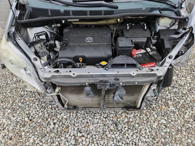 5TDKK3DC8CS214311 - 2012 TOYOTA SIENNA LE 银色 照片 12