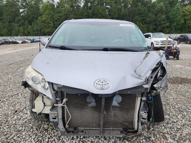 5TDKK3DC8CS214311 - 2012 TOYOTA SIENNA LE 银色 照片 5