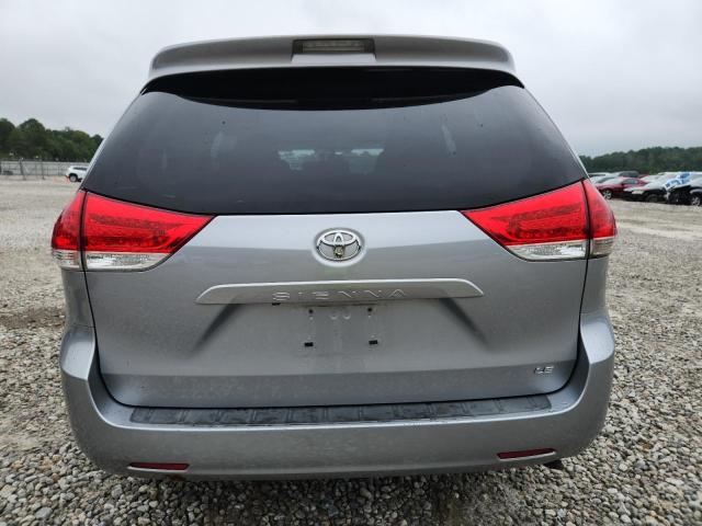 5TDKK3DC8CS214311 - 2012 TOYOTA SIENNA LE 银色 照片 6