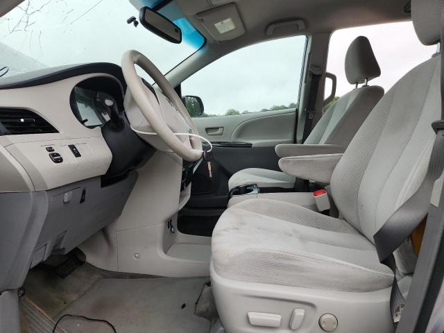 5TDKK3DC8CS214311 - 2012 TOYOTA SIENNA LE 银色 照片 7