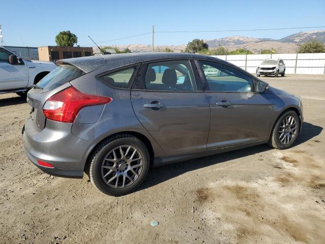 1FAHP3K22CL284822 - 2012 FORD FOCUS SE GRAY photo 3