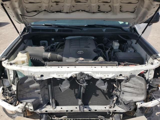 5TFRM5F1XJX125315 - 2018 TOYOTA TUNDRA DOUBLE CAB SR/SR5 WHITE photo 11