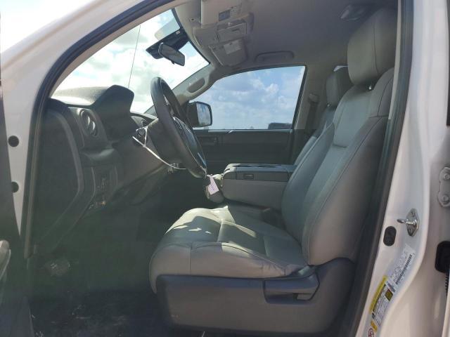 5TFRM5F1XJX125315 - 2018 TOYOTA TUNDRA DOUBLE CAB SR/SR5 WHITE photo 7
