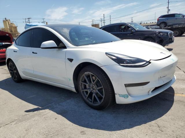 5YJ3E1EB7MF033339 - 2021 TESLA MODEL 3 Blanc photo 4