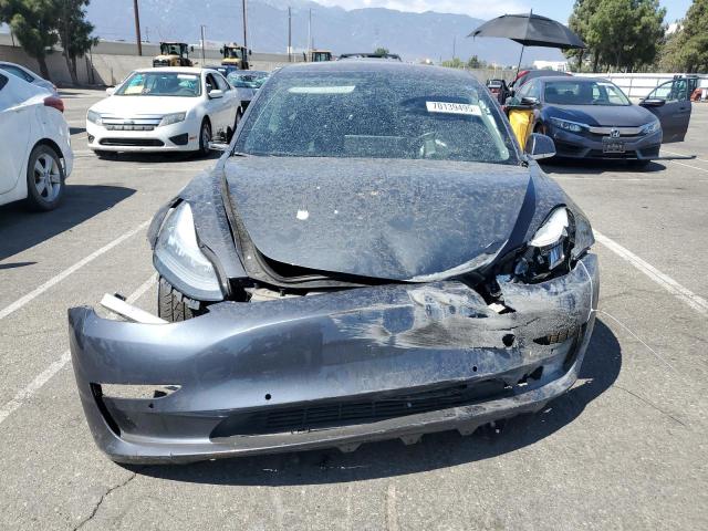 5YJ3E1EA9JF045205 - 2018 TESLA MODEL 3 GRAY photo 5
