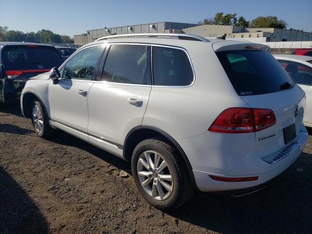 WVGEF9BP7ED012144 - 2014 VOLKSWAGEN TOUAREG V6 WHITE photo 2