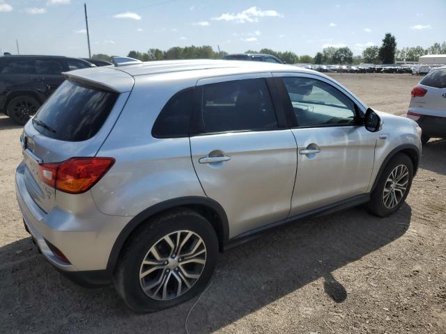 JA4AP3AW2JU002356 - 2018 MITSUBISHI OUTLANDER ES SILVER photo 3