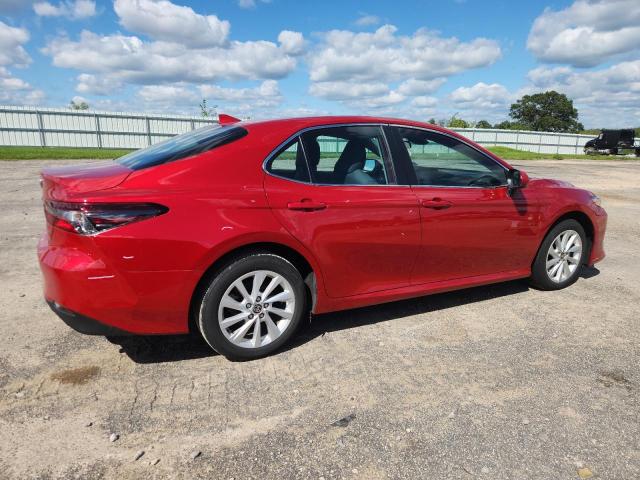 4T1C11AK3PU183635 - 2023 TOYOTA CAMRY LE RED photo 3