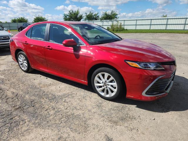 4T1C11AK3PU183635 - 2023 TOYOTA CAMRY LE RED photo 4