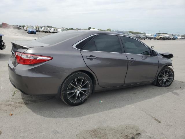 4T1BF1FK6GU546564 - 2016 TOYOTA CAMRY LE 灰色 照片 3