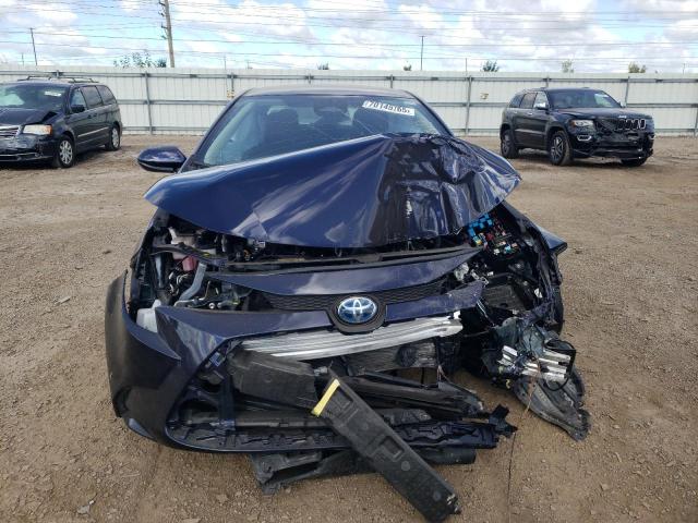 JTDBCMFE2RJ032983 - 2024 TOYOTA COROLLA LE Blau Foto 5