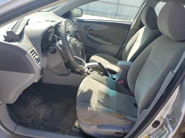 1NXBU4EE3AZ250203 - 2010 TOYOTA COROLLA BASE ვერცხლისფერი ფოტო 7