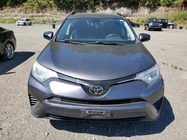 JTMBFREV2HJ148673 - 2017 TOYOTA RAV4 LE Сұр фото 5