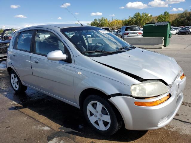 KL1TD66666B602521 - 2006 CHEVROLET AVEO BASE SILVER photo 4