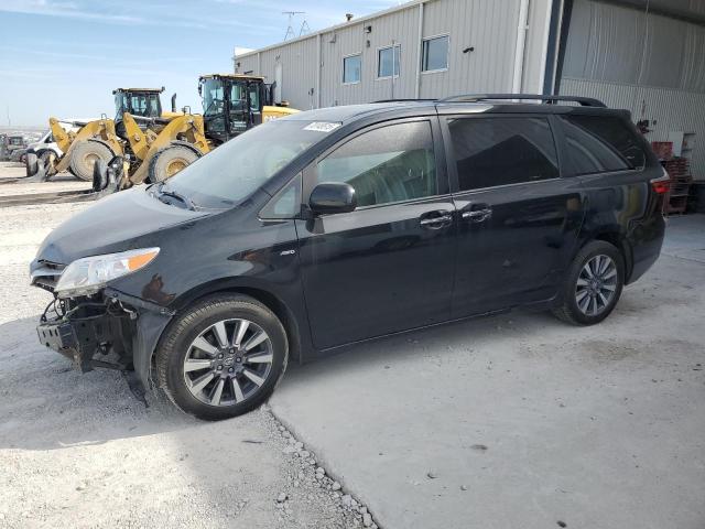 2018 TOYOTA SIENNA XLE, null