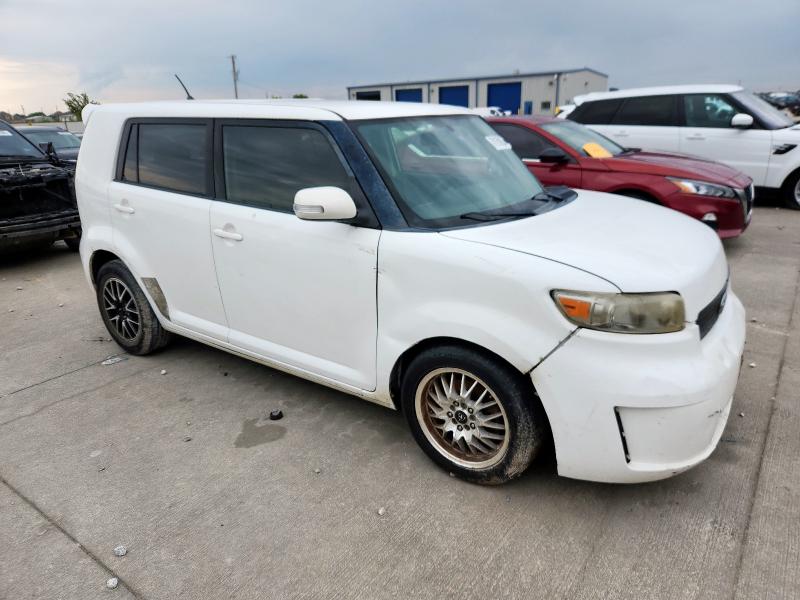 JTLKE50E381039713 - 2008 TOYOTA SCION XB WHITE photo 4