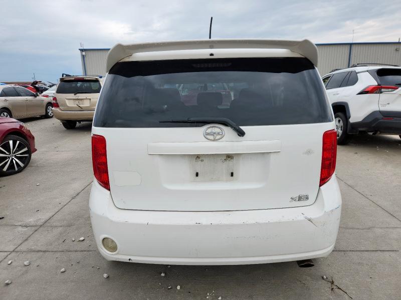 JTLKE50E381039713 - 2008 TOYOTA SCION XB WHITE photo 6