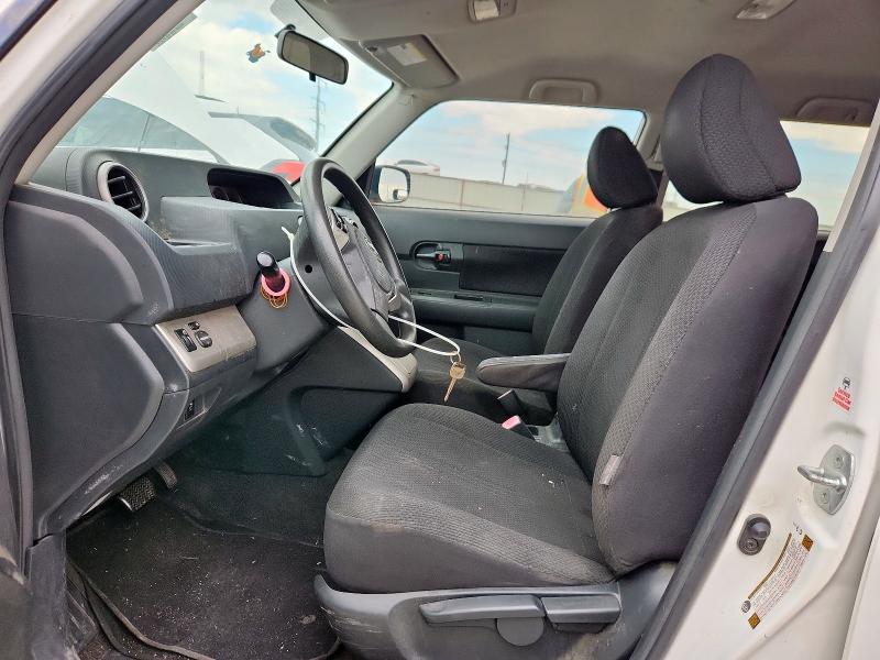 JTLKE50E381039713 - 2008 TOYOTA SCION XB WHITE photo 7
