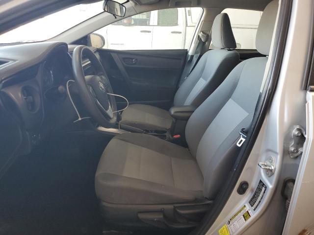 2T1BURHE5JC068352 - 2018 TOYOTA COROLLA L 银色 照片 7