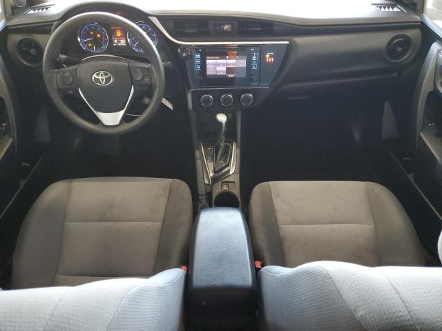 2T1BURHE5JC068352 - 2018 TOYOTA COROLLA L 银色 照片 8