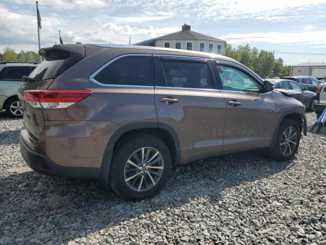 5TDJZRFH9JS865057 - 2018 TOYOTA HIGHLANDER SE Қоңыр фото 3