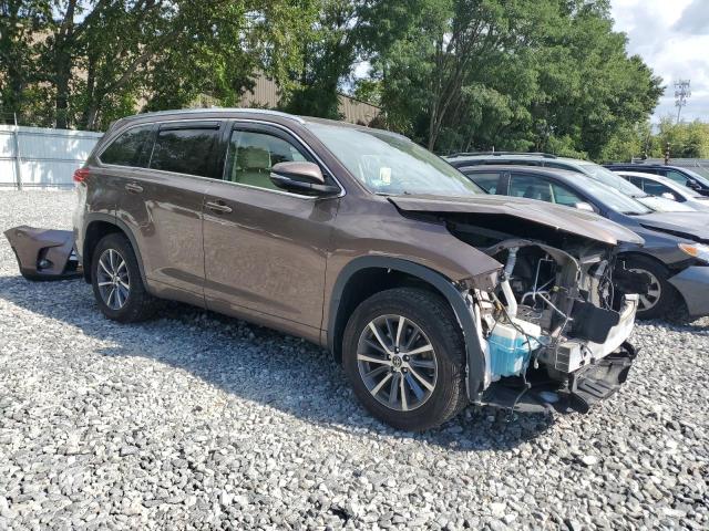 5TDJZRFH9JS865057 - 2018 TOYOTA HIGHLANDER SE Қоңыр фото 4