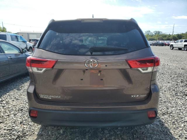 5TDJZRFH9JS865057 - 2018 TOYOTA HIGHLANDER SE Қоңыр фото 6