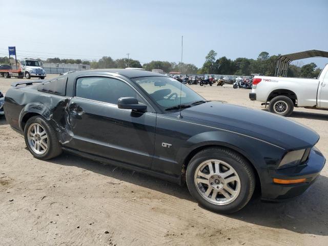 1ZVHT82H285140963 - 2008 FORD MUSTANG GT BLACK photo 4