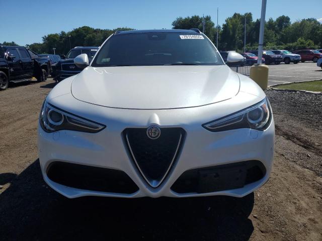 ZASFAKNN9J7B97239 - 2018 ALFA ROMEO STELVIO TI SPORT WHITE photo 5