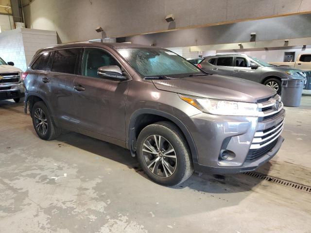 5TDBZRFH9JS847517 - 2018 TOYOTA HIGHLANDER LE GRAY photo 4