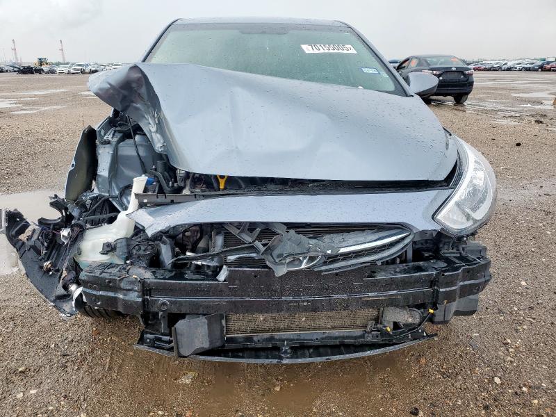 KMHCT4AE9HU352113 - 2017 HYUNDAI ACCENT SE GRAY photo 5