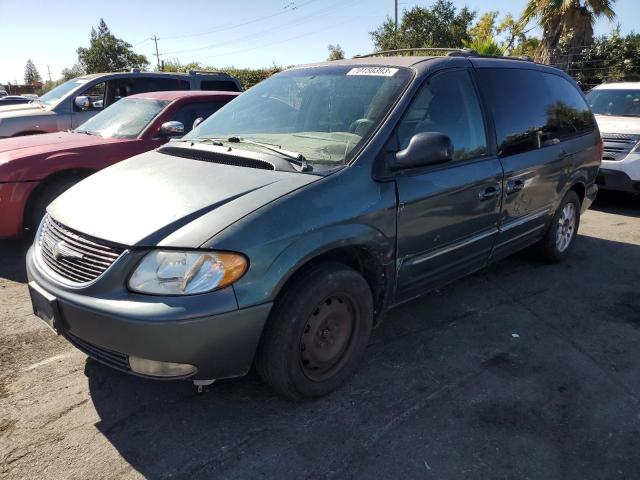 2C8GP54L02R505099 - 2002 CHRYSLER TOWN & COU LXI GREEN photo 1