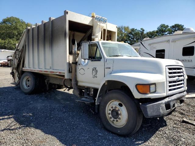 1FDYF80E8WVA32813 - 1998 FORD F800 WHITE photo 1