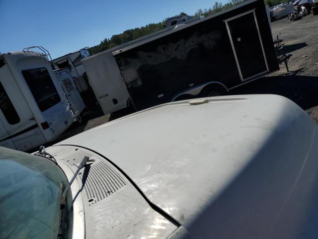 1FDYF80E8WVA32813 - 1998 FORD F800 WHITE photo 7