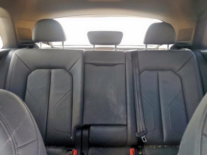 WA1AECF31K1086970 - 2019 AUDI Q3 PREMIUM შავი ფოტო 10