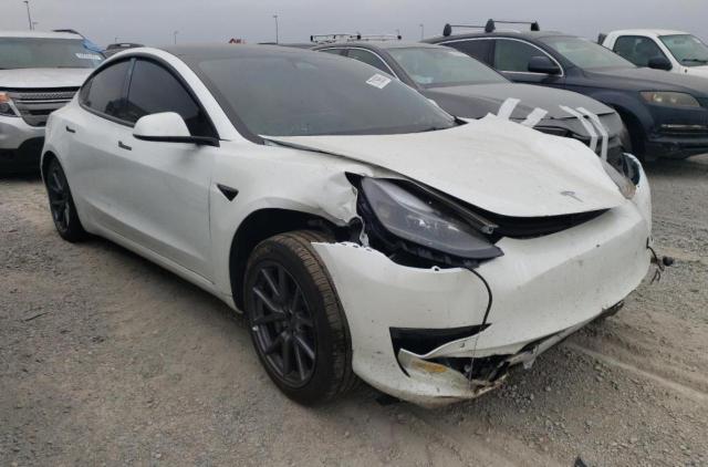 5YJ3E1EB7NF252092 - 2022 TESLA MODEL 3 WHITE photo 4