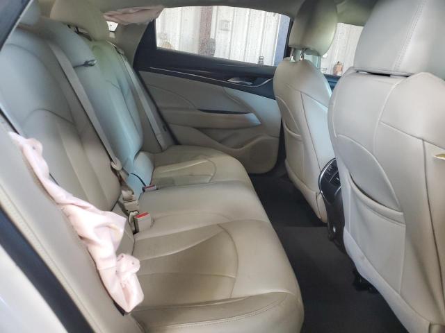 1G4ZP5SSXJU141257 - 2018 BUICK LACROSSE ESSENCE Blanc photo 10