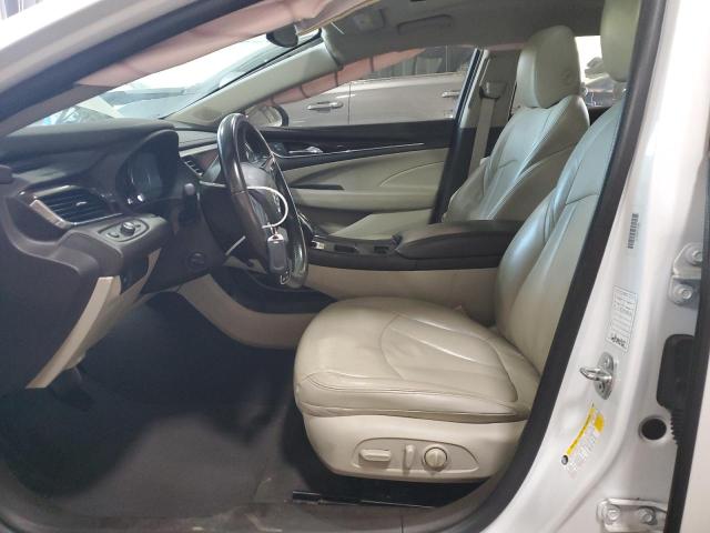1G4ZP5SSXJU141257 - 2018 BUICK LACROSSE ESSENCE Blanc photo 7