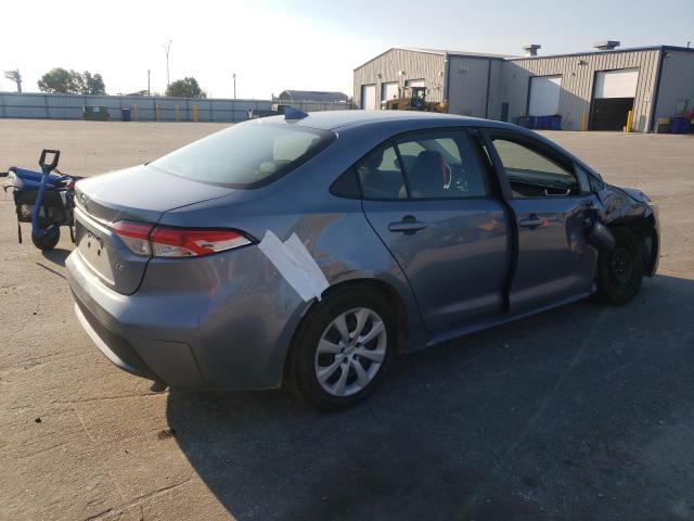5YFEPMAE5NP324979 - 2022 TOYOTA COROLLA LE GRAY photo 3