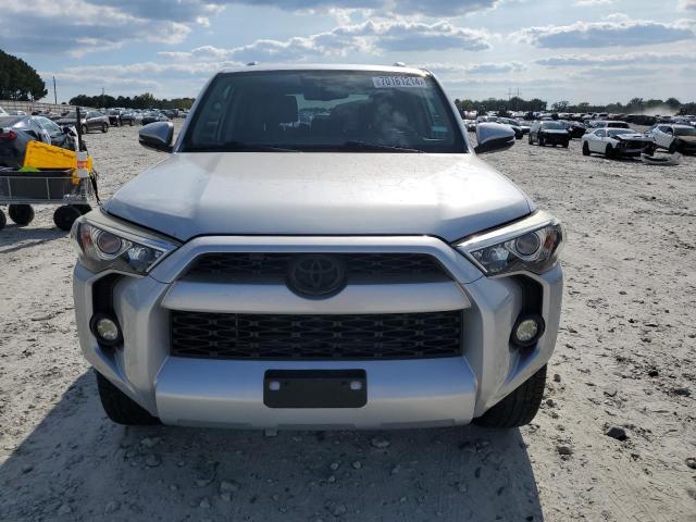 JTEZU5JR3J5174246 - 2018 TOYOTA 4RUNNER SR5 SILVER photo 5