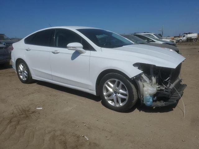 3FA6P0HD0GR240369 - 2016 FORD FUSION SE WHITE photo 4