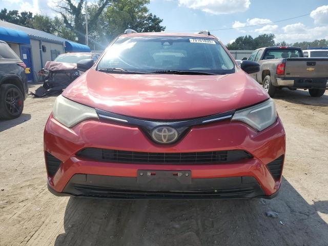 2T3ZFREV6HW318517 - 2017 TOYOTA RAV4 LE 红色 照片 5