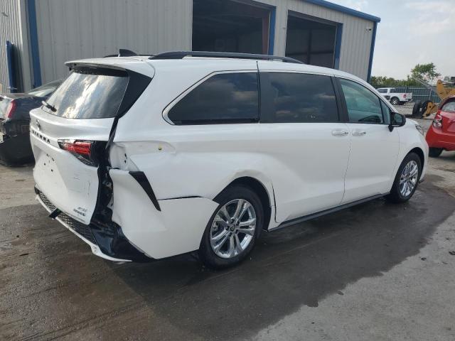 5TDDSKFC1PS098312 - 2023 TOYOTA SIENNA XSE WHITE photo 3