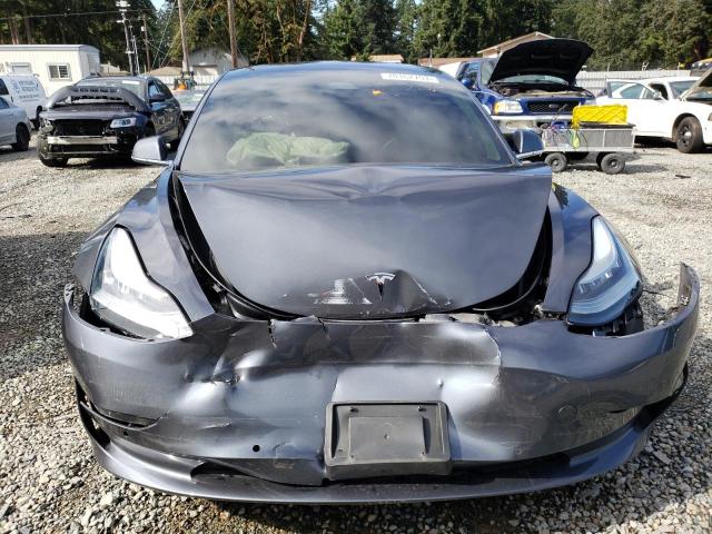 5YJ3E1EA1JF046493 - 2018 TESLA MODEL 3 SILVER photo 5