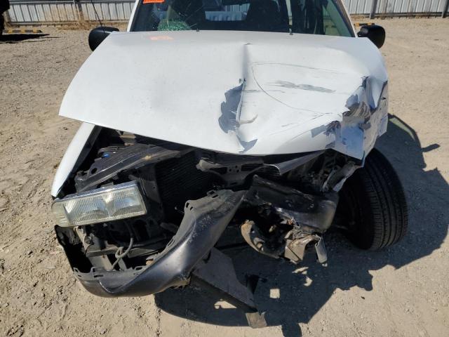 1GCCS19W928119481 - 2002 CHEVROLET S TRUCK S10 WHITE photo 11